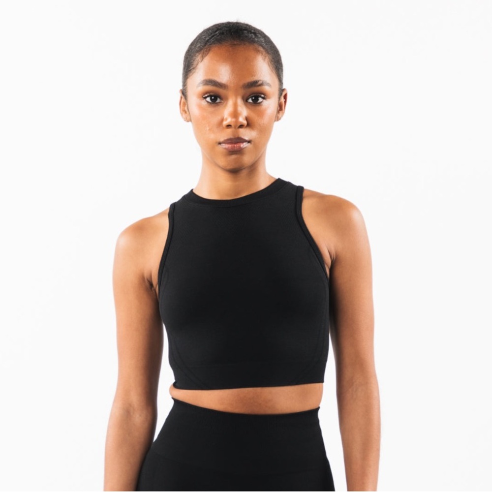 XL STRATUS CROP TANK - BLACK